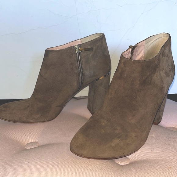 Kate Spade "Darota" bootie tan truffle color suede boots sz 8 1/2 ankle boots - Picture 4 of 12